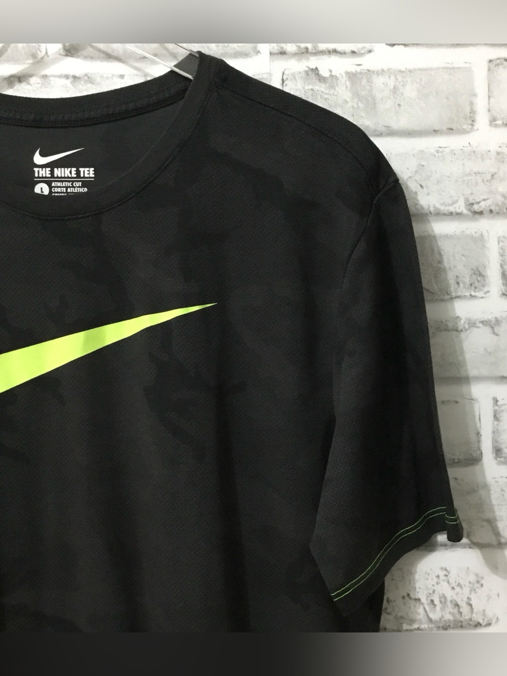 Nike Black Short Sleeve Tee with Neon Yellow Swoosh - B421 - Picture 3 of 9